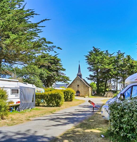 Camping AmbonOffres spéciales moins de 25 ans camping 2 étoiles de Cromenac'h à Ambon, camping accès direct plage proche du Golfe du Morbihan, de la presqu'île de Rhuys dans le Morbihan, Bretagne Sud