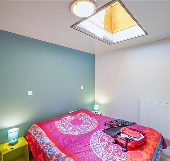 Location appartement terrasse et accès plage Camping Ambon - Chambre A26 avec 1 lit de 160