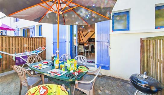terrasse - Location Ambon - Camping Ambon - Appartement accès direct plage et terrasse - CAMPING VILLAGE DE CROMENAC'H AMBON