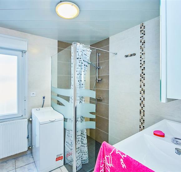 Camping Ambon - Location Appartement Ambon  salle d'eau avec douche à l'italienne
