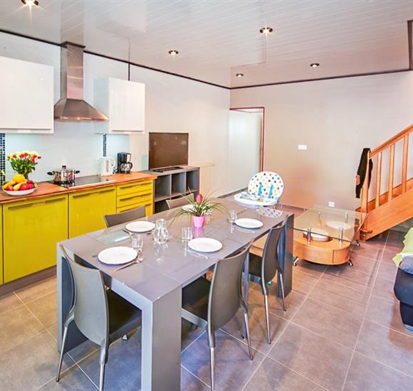 Cuisine aménagée et très bien équipée - Appartement Village de Cromenac'h à Ambon