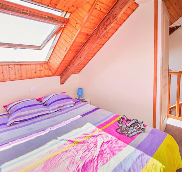 Chambre lit 2 personnes - Appartement Village de Cromenac'h à Ambon accès plage et terrasse 