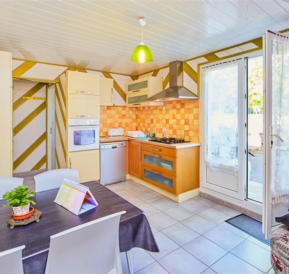 Appartement Ambon terrasse - cuisine aménagée et équipée