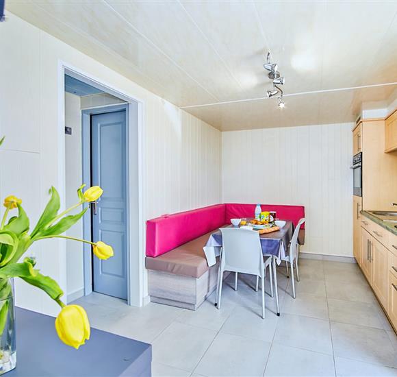 Camping Ambon** accès direct mer  - Location appartement Ambon - coin repas