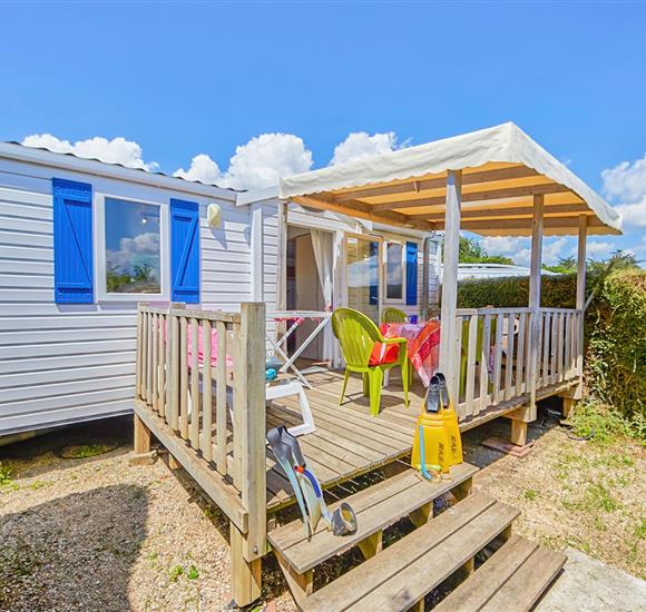 Camping Ambon exterieur Mobil home 4 avec terrasse et salon de jardin