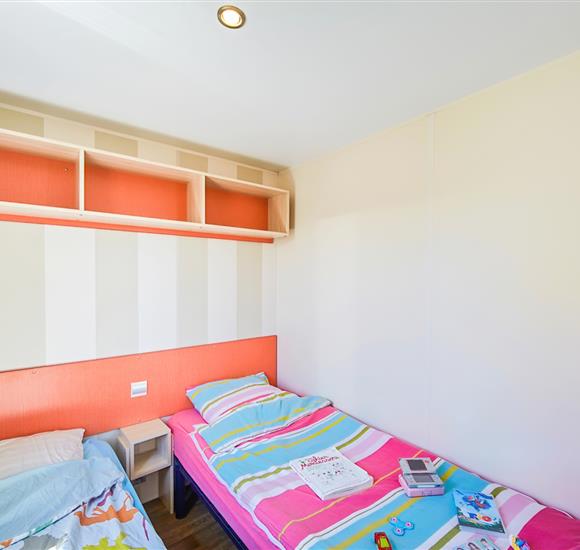 Camping Ambon mobil home ambon chambre avec 2 lits de 80*190