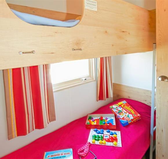 Camping Ambon 2 étoiles Lits enfants - Roulotte n°3 Camping** Village de Cromenac'h à Ambon