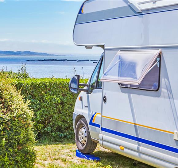 Camping Ambon accès mer - Location emplacements Village Cromenach Ambon