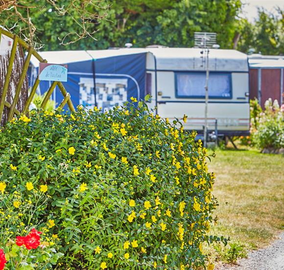 Camping Ambon accès direct plage - Location emplacements Village Cromenach Ambon