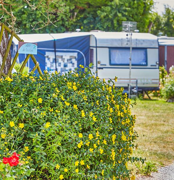 Camping Ambon accès direct plage - Location emplacements Village Cromenach Ambon