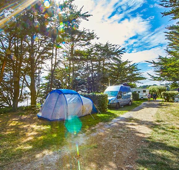 Camping Ambon - camping avec accès direct plage 