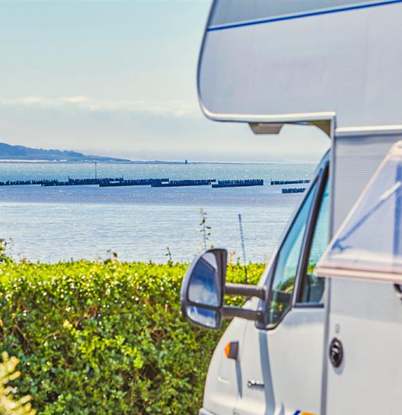 Camping Ambon - aire de camping car avec vue mer 