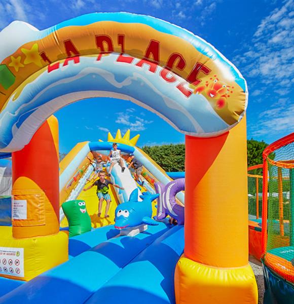 Camping Ambon Jeux gonflables - Cromenach 