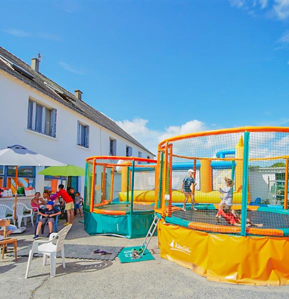 Camping Ambon aire de jeux enfants 