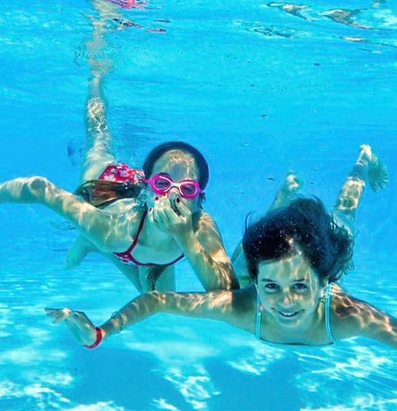 Centre Aquatique Aquagolfe de Surzur proche du camping Ambon**