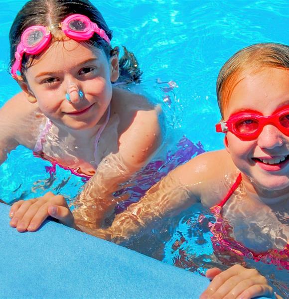Centre Aquatique Aquagolfe de Surzur proche du camping Ambon