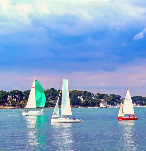 Camping Ambon Voiliers sur le  Golfe du Morbihan