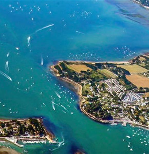 Camping Ambon Parc du Golfe à Vannes proche du camping 2 étoiles de Cromenac'h à Ambon, camping accès direct plage proche du Golfe du Morbihan, de la presqu'île de Rhuys dans le Morbihan, Bretagne Sud