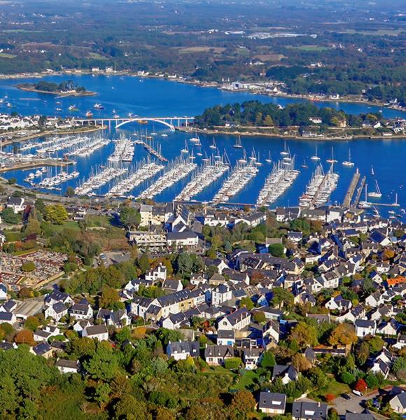 La Trinité sur Mer proche du camping 2 étoiles de Cromenac'h à Ambon, camping accès direct plage proche du Golfe du Morbihan, de la presqu'île de Rhuys dans le Morbihan, Bretagne Sud
