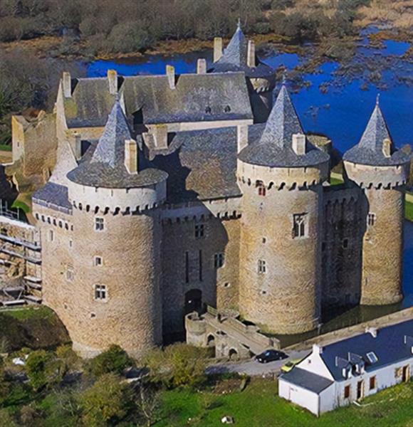 Le Château de Suscinio proche du Camping Ambon ** camping de cromenach 