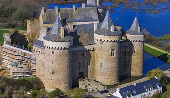 Le Château de Suscinio proche du Camping Ambon ** camping de cromenach  - CAMPING VILLAGE DE CROMENAC'H AMBON